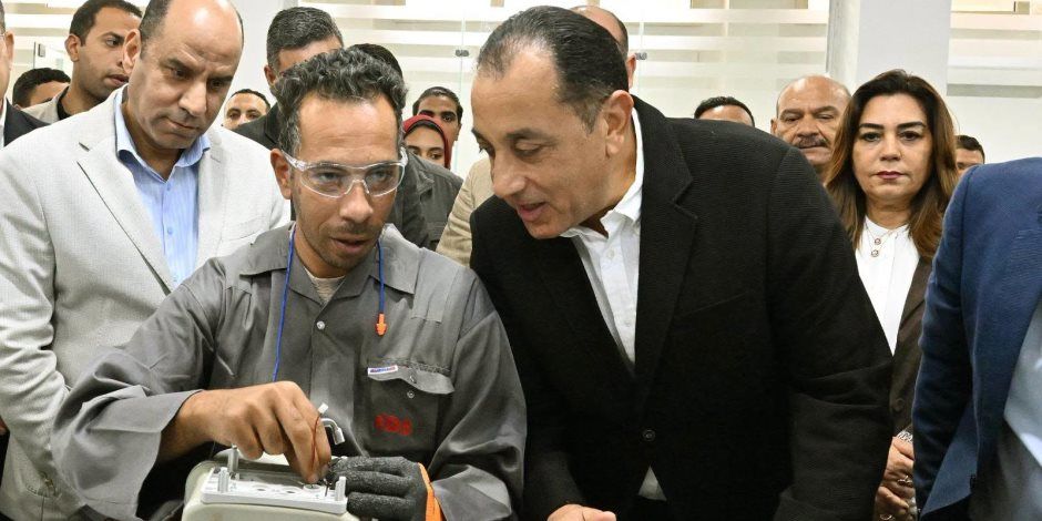 رئيس الوزراء يفتتح مصنع إنتاج وتجميع الطلمبات الرقمية بمحطات الوقود وعدادات الغاز الذكية (EDS)