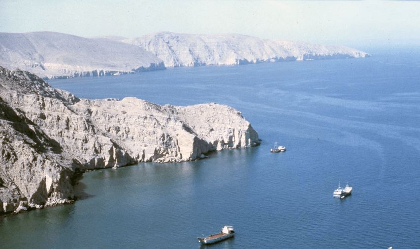 بدء الحصار البحري الأمريكي على إيران وتصاعد التوتر في مضيق هرمز