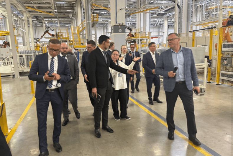 مباحثات لتسريع وتيرة تنفيذ المنطقة الصناعية الروسية وزيادة الاستثمارات