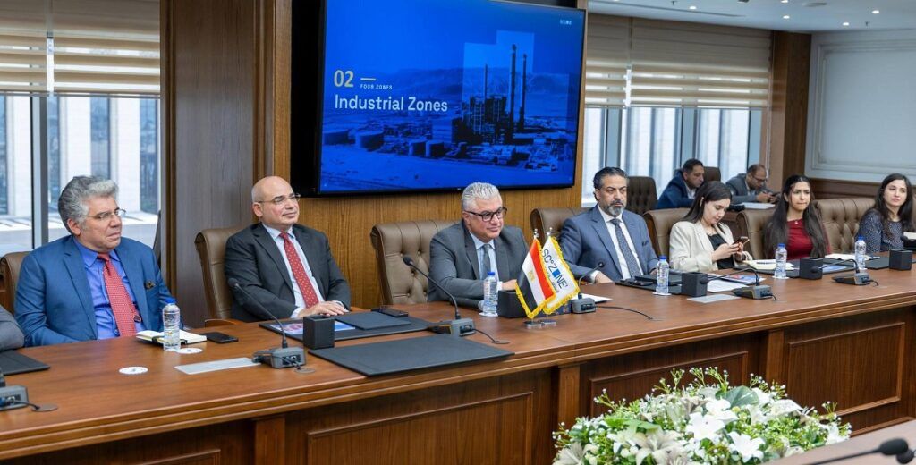 رئيس اقتصادية قناة السويس يبحث مع وفد صيني التعاون في قطاعات اللوجستيات ومراكز البيانات