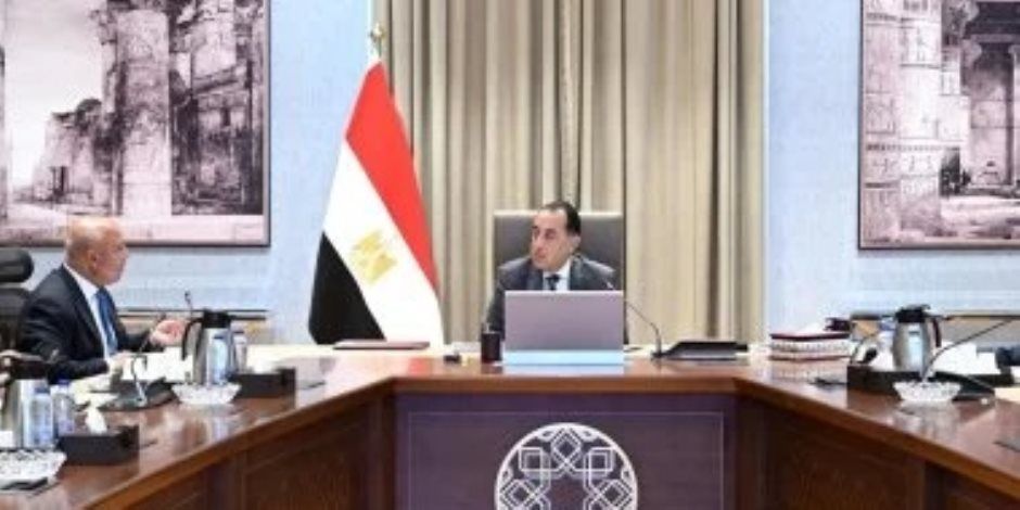 رئيس الوزراء يتابع الموقف التنفيذى لعدد من مشروعات قطاع الطرق