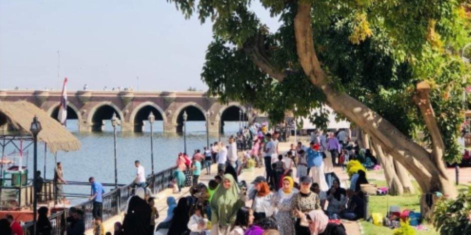 إقبال كثيف على حدائق الري بالقناطر الخيرية ومواقع وزارة الري السياحية خلال عيد الأضحى