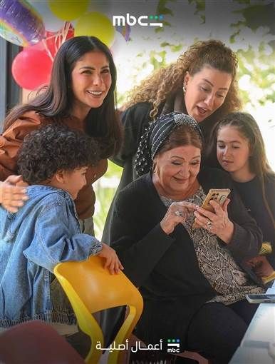"طالع نازل" يعيد منى زكي للدراما التليفزيونية بعد غياب 3 سنوات
