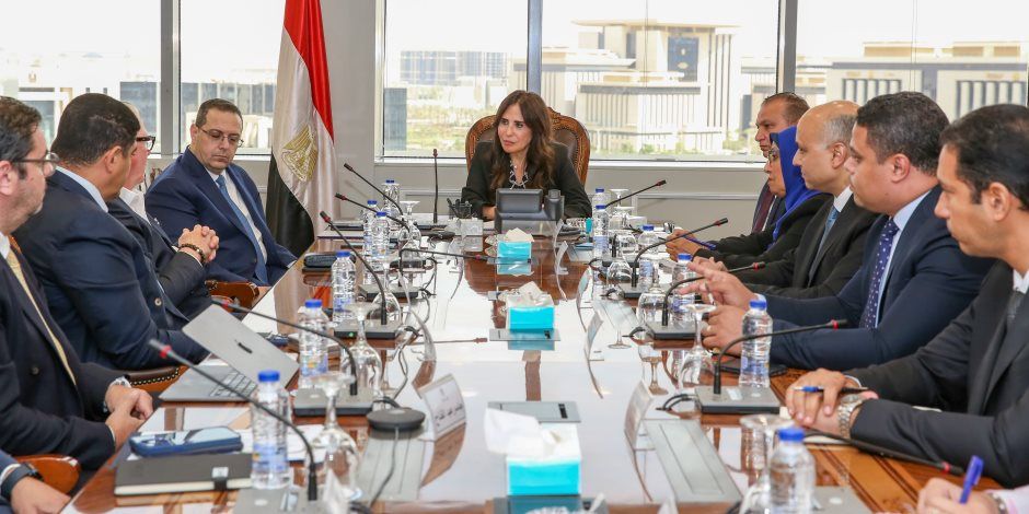 وزيرة الإسكان تلتقي الرئيس التنفيذى لـ«فوربس» العالمية لاستعراض مشروع الشركة في مصر