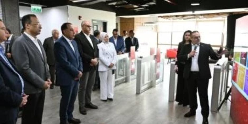 رئيس الوزراء يزور شركة فودافون للحلول الذكية «VOIS»
