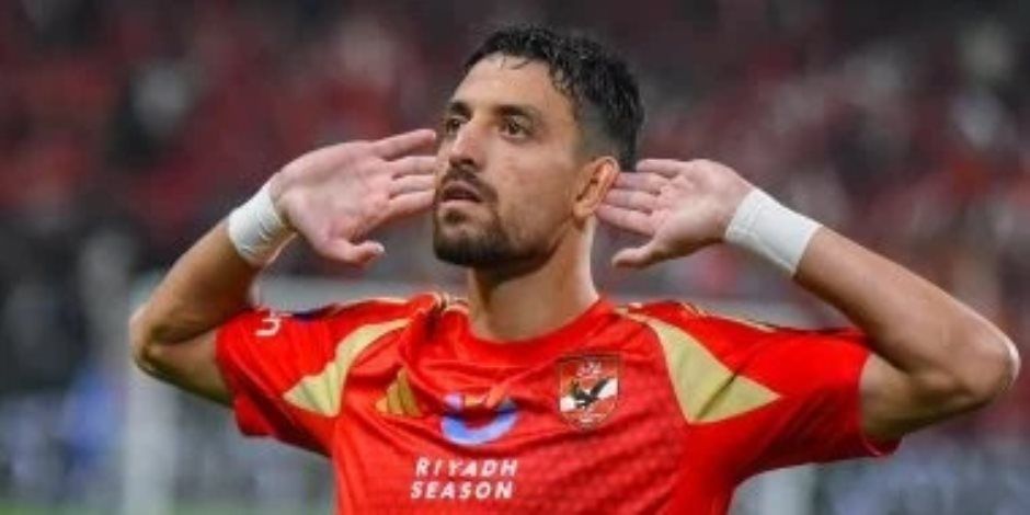 الجهاز الفنى للأهلى يطالب بإعادة طاهر محمد طاهر لدكة البدلاء بعد مباراة إنبى