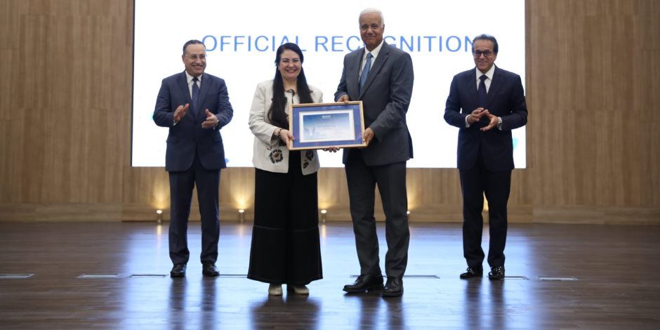 «عبدالغفار» و«قنصوة» يشهدان احتفالية اعتراف منظمة الصحة العالمية بجامعة العلمين كأول جامعة معززة للصحة في مصر وإفريقيا