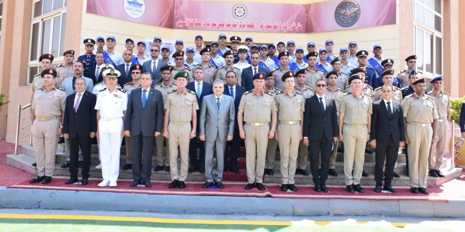 الأكاديمية العسكرية المصرية تحتفل بتخريج الدورة التدريبية الثانية لطلبة مركز التدريب المهني بهيئة قناة السويس