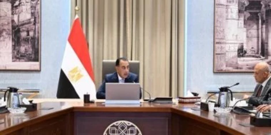 رئيس الوزراء يتابع مستجدات الموقف الحالى لمشروعات تحلية مياه البحر