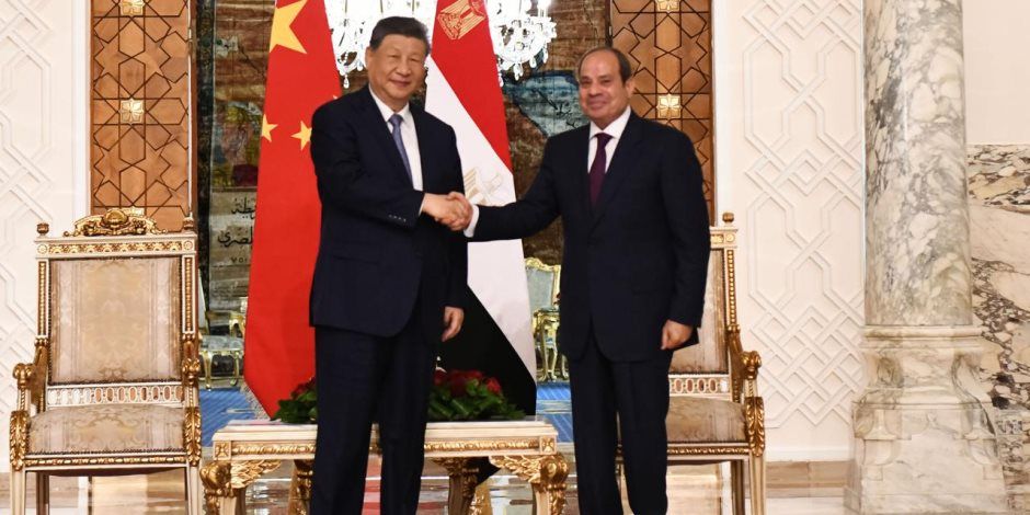 الرئيس السيسي والسيدة قرينته يصطحبان الرئيس شي جينبينج وقرينته في جولة داخل المتحف المصري الكبير