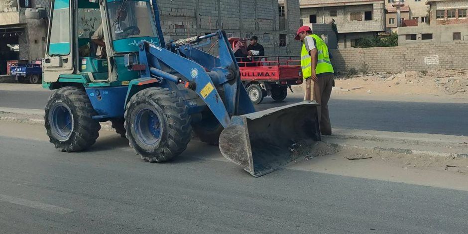 تفاصيل أعمال رفع المخلفات من شوارع مدينة العريش بواسطة معدات شركة جديدة لدعم منظومة للنظافة (صور)