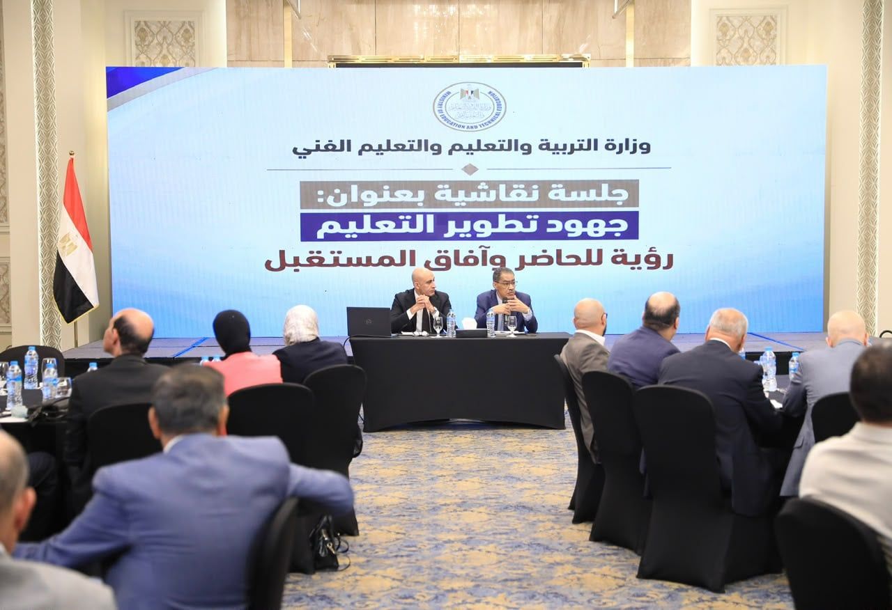 وزير التعليم يكشف عن زيادة مرتبات المعلمين لـ14 ألفا و720 جنيها لكبير معلمين