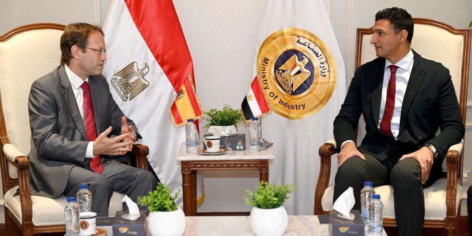 وزير الصناعة يبحث مع سفير إسبانيا لدى مصر سبل تعزيز التعاون الصناعي المشترك وجذب الشركات الإسبانية إلى السوق المصري