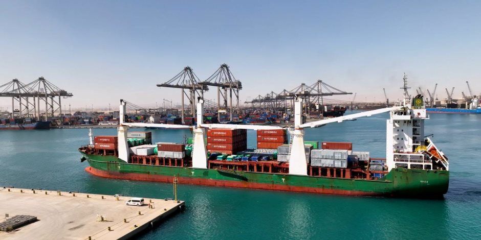 وزارة النقل: انطلاق التشغيل التجريبي لمحطة البضائع العامة والصب بميناء السخنة التابعة لشركة موانئ مصر