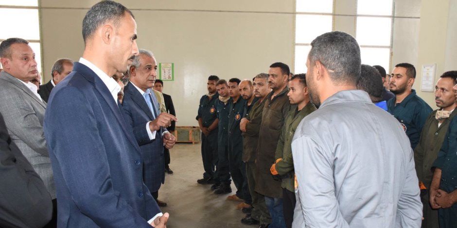 وزير الدولة للإنتاج الحربي يتفقد خطوط الإنتاج بشركة هليوبوليس للصناعات الكيماوية