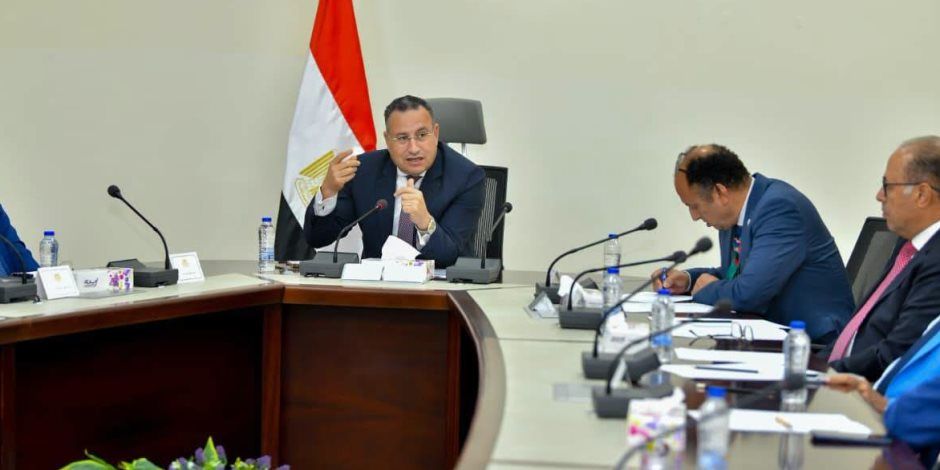وزير التعليم العالي القائم بأعمال وزير الثقافة يرأس الاجتماع الأول للجنة العليا لـ "معرض القاهرة الدولي للكتاب 58"