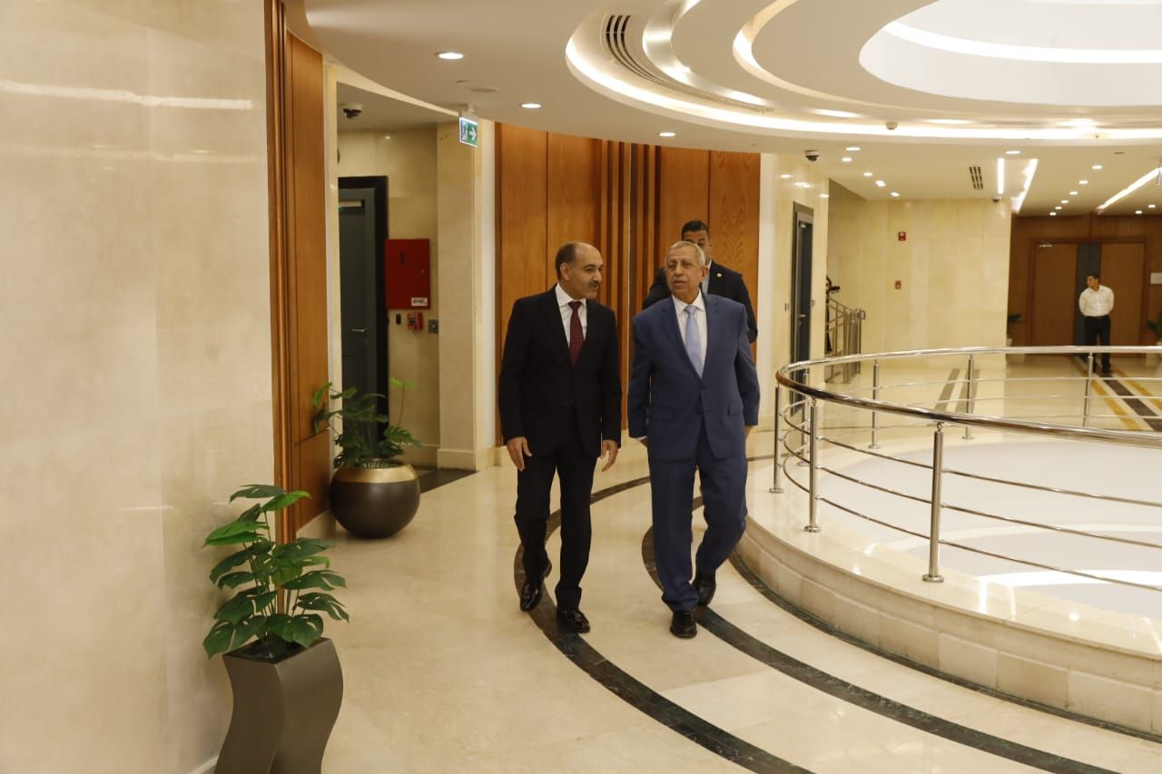 الرئيس التنفيذي لوكالة الفضاء المصرية يستقبل رئيس الأكاديمية العربية للعلوم والتكنولوجيا والنقل البحري لبحث أوجه التعاون المشترك