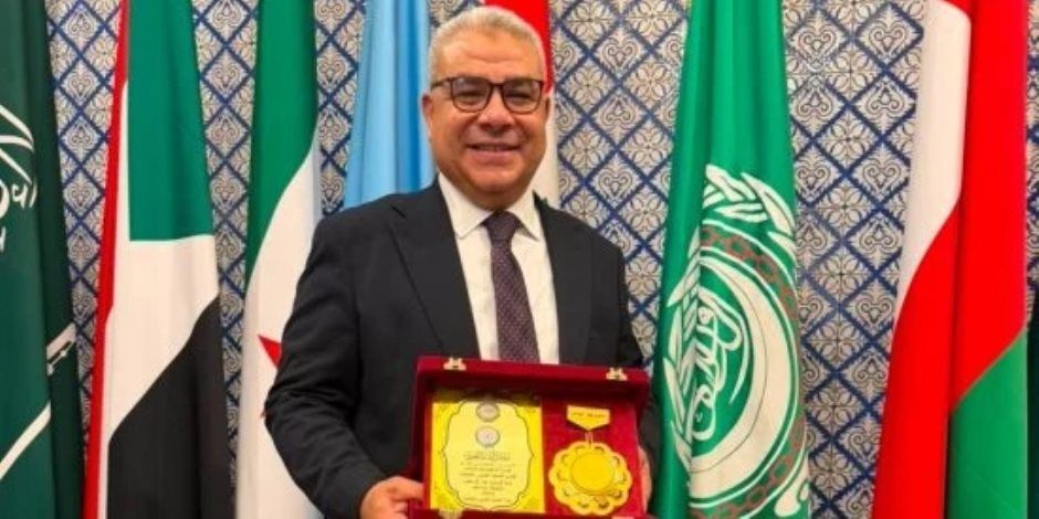 الملتقى الثانى للقيادات العربية الشابة يكرم "القاهرة الإخبارية"