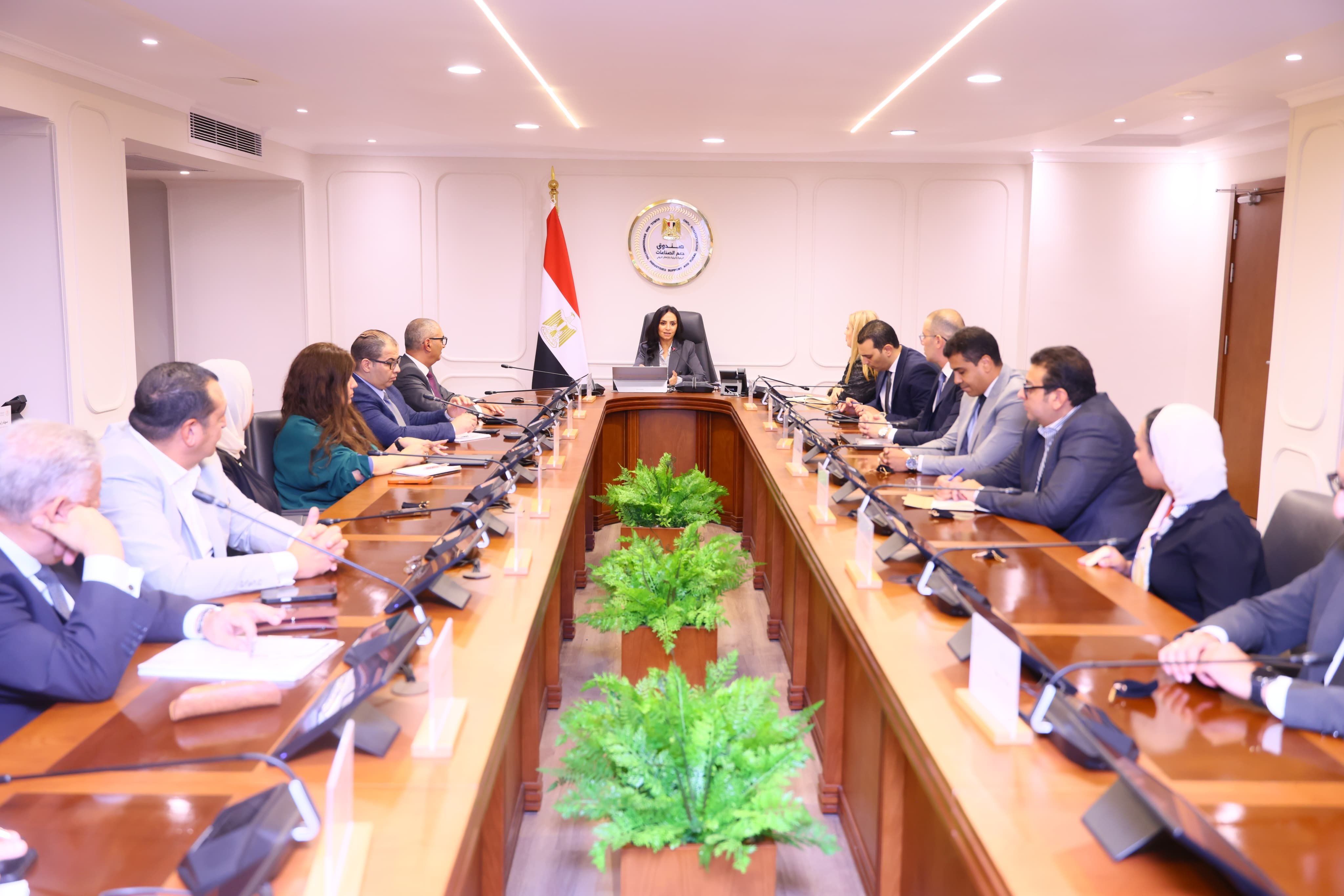 الدكتورة مايا مرسى تفتتح مقر المعرض الدائم لصندوق دعم الصناعات الريفية والبيئية
