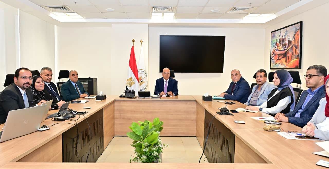 وزارة الموارد المائية والري تبحث تحديث تطبيق المناوبات لتيسير إدخال البيانات وإتاحة مواعيد الري للمزارعين