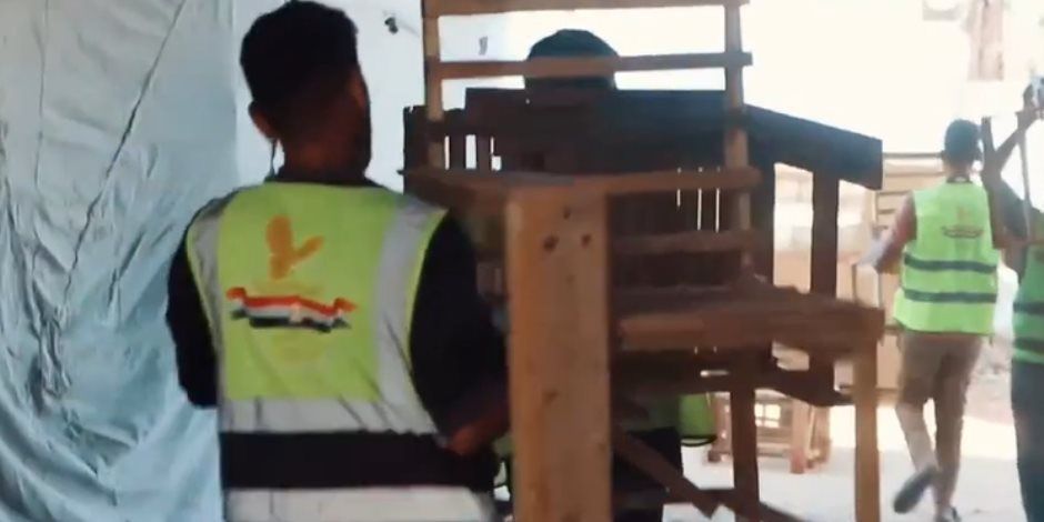 اللجنة المصرية تواصل دعم تعليم طلاب غزة بتوفير الأدوات والمستلزمات الدراسية (فيديو)