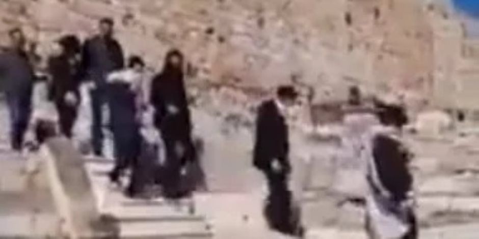 عشرات المستوطنين الإسرائيليين يقتحمون باحات المسجد الأقصى