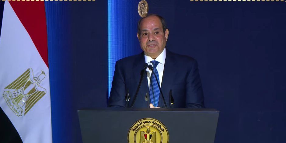 الرئيس السيسي: يجب الدفع بالكفاءات في المناصب الحكومية لبناء دولة المعرفة
