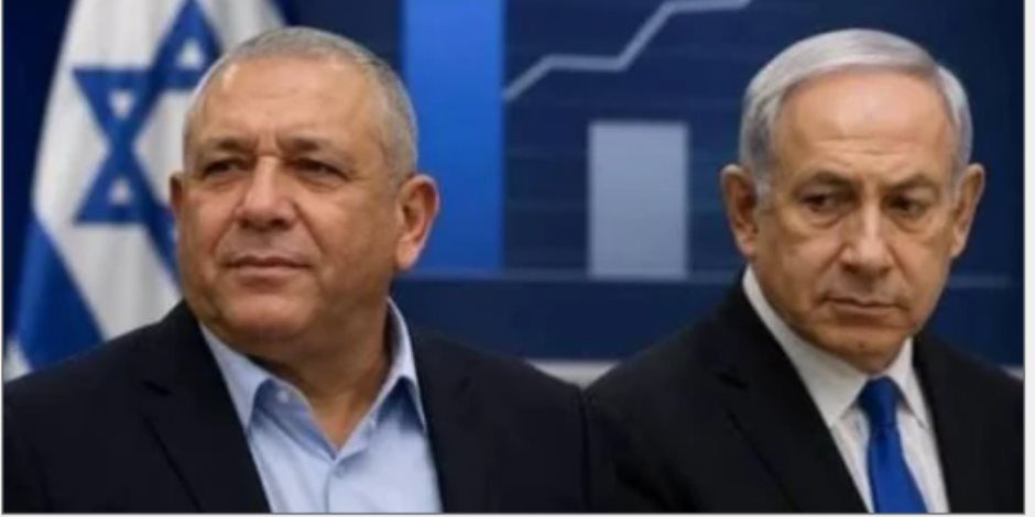قناة إسرائيلية : تقديرات بتكليف آيزنكوت أولا بتشكيل الحكومة الجديدة