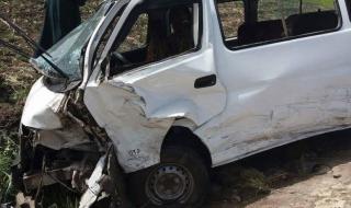 انقلاب ميكروباص على الطريق الأوسطي يصيب 11 شخصا.. ونقل الضحايا إلى مستشفى البدرشين