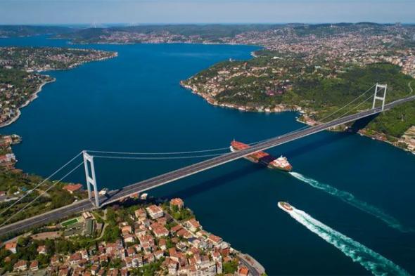 تركيا تمنع جميع السفن الحربية من عبور مضيقي البوسفور…