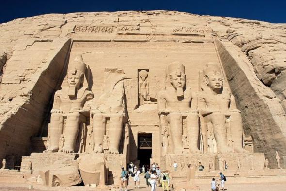 في استطلاع دوت الخليج.. 70% يتوقعون نمو إيرادات السياحة في 2026